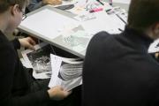 Гравюры на линолеуме и газеты из заголовков: в СПбГУ прошли художественные мастер-классы для школьников