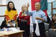 Разрисованная вуаль: в СПбГУ прошел мастер-класс по технике батика