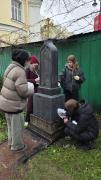 Универсанты промыли историческое надгробие востоковеда Никиты Бичурина