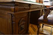Реставраторы СПбГУ восстановили мебель конца XIX века в формах стиля ренессанс для кабинета декана биофака